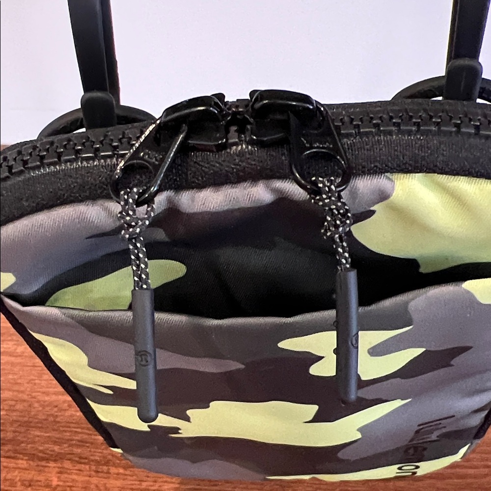 Lululemon Easy Access Camouflage Belt/Crossbody Bag mint and black - Picture 7 of 12